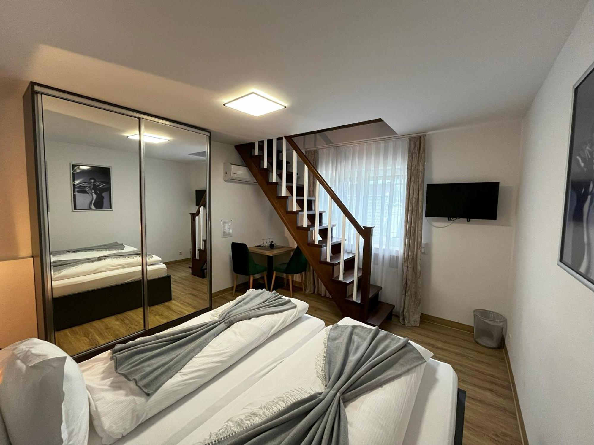 Haven Hotels - Hotel Dona แบร์กิชกลัดบัค ภายนอก รูปภาพ