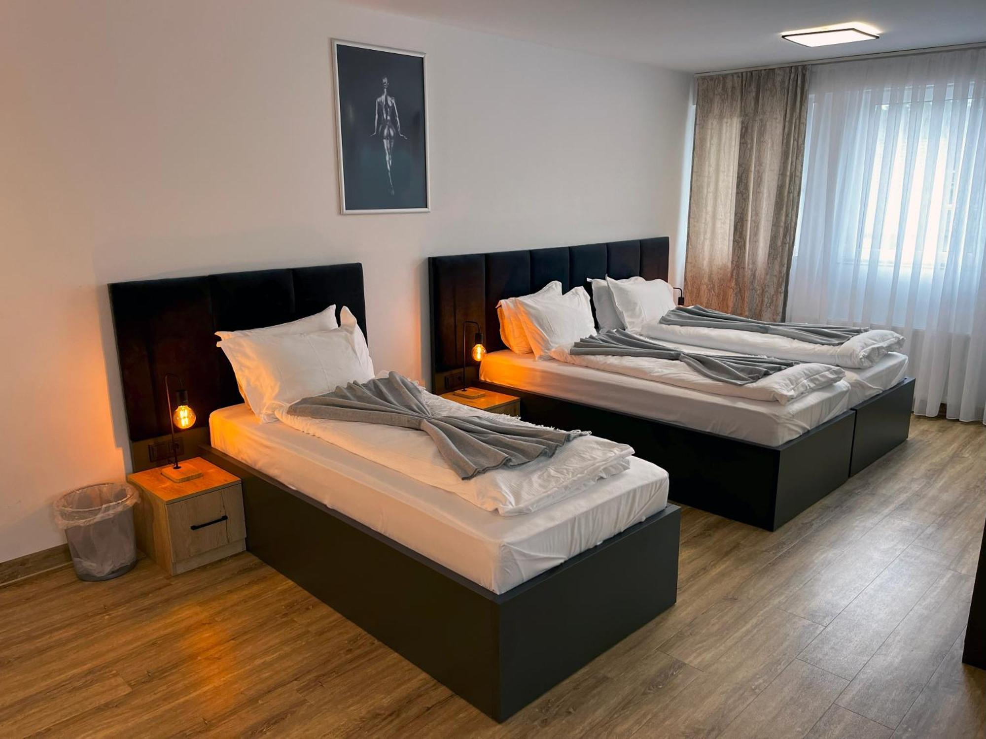 Haven Hotels - Hotel Dona แบร์กิชกลัดบัค ภายนอก รูปภาพ