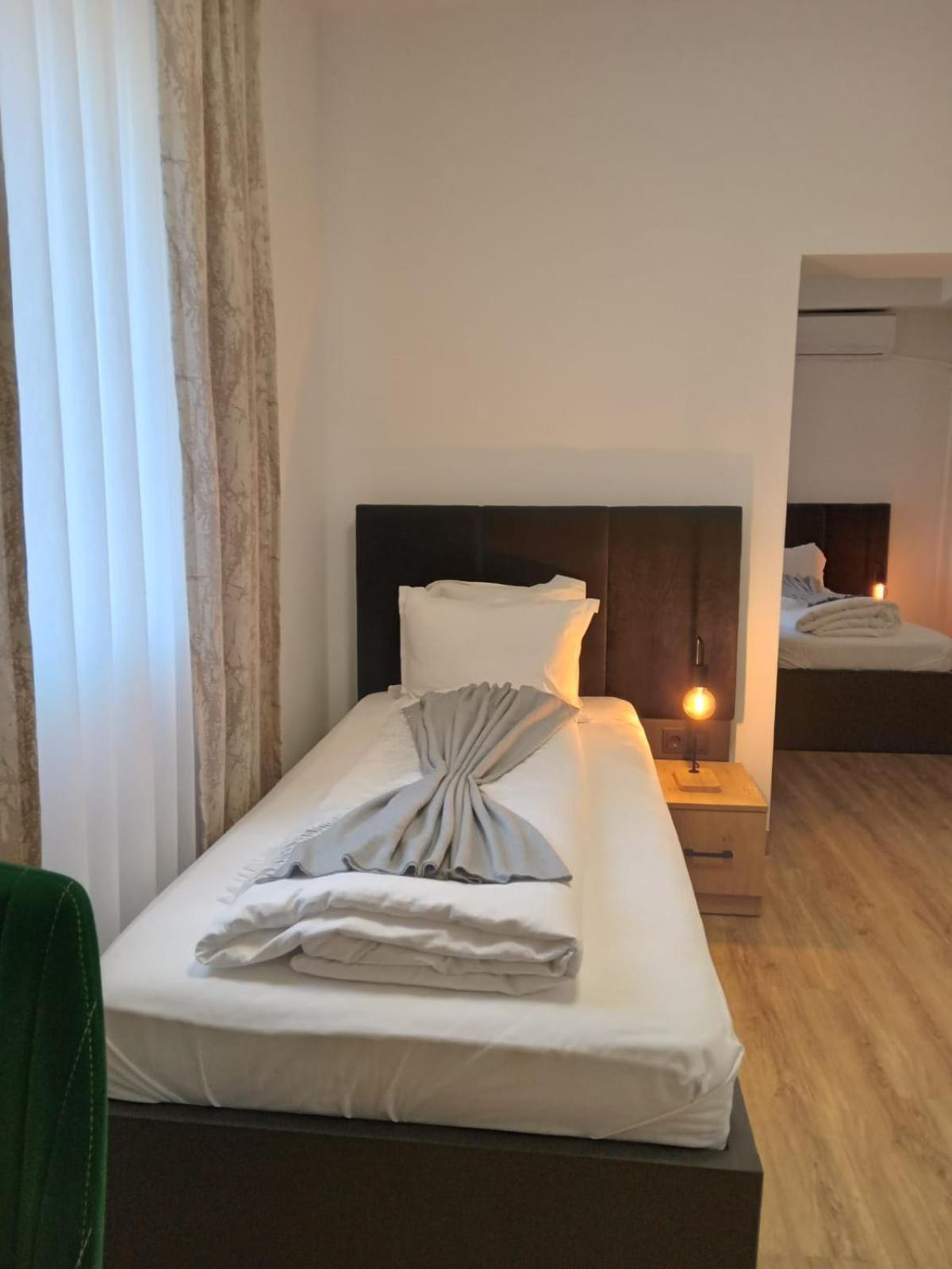 Haven Hotels - Hotel Dona แบร์กิชกลัดบัค ภายนอก รูปภาพ