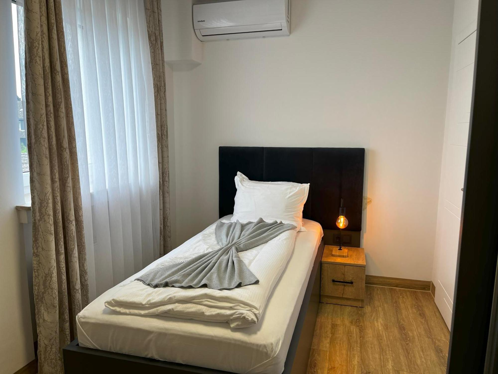 Haven Hotels - Hotel Dona แบร์กิชกลัดบัค ภายนอก รูปภาพ
