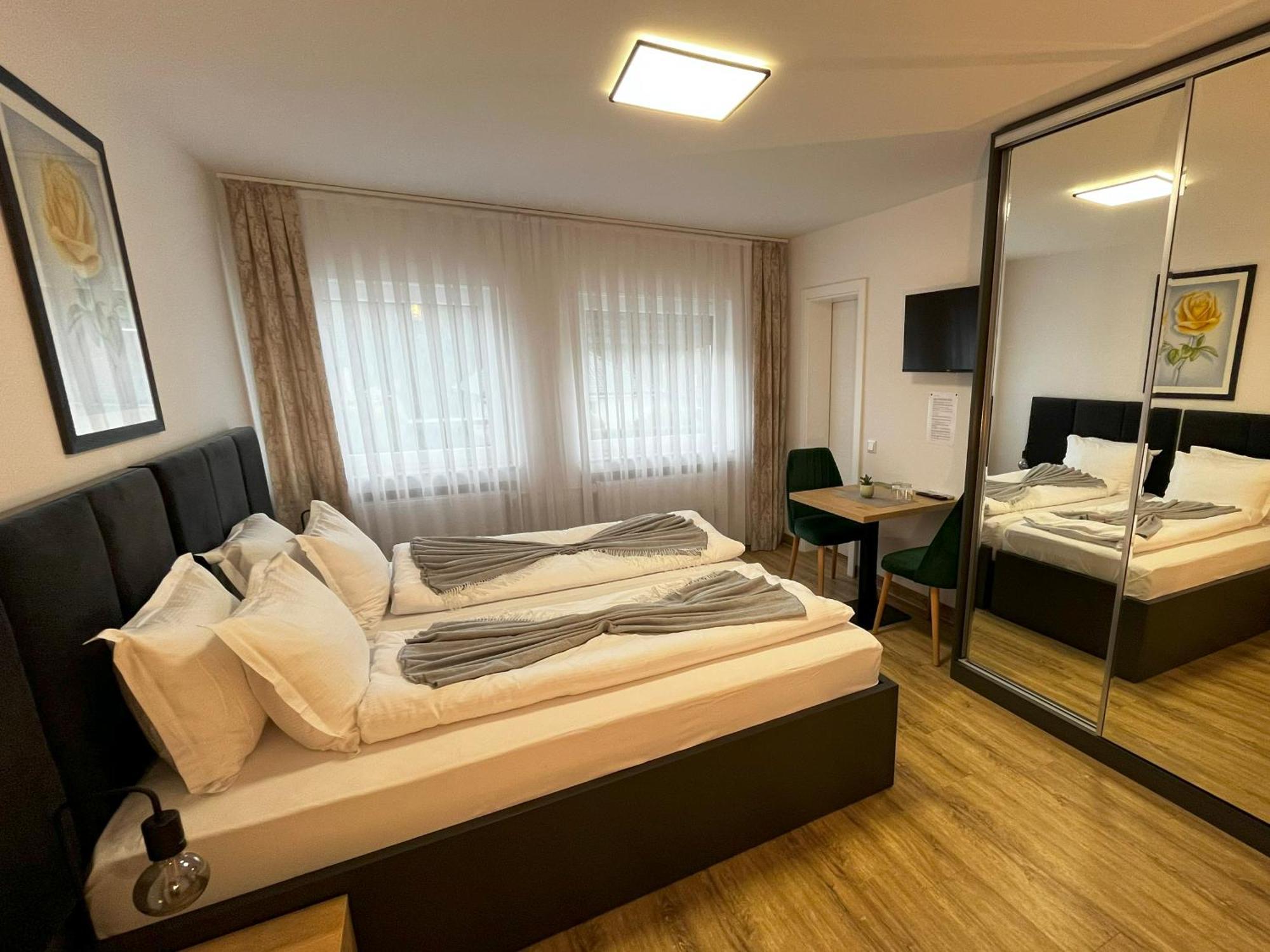 Haven Hotels - Hotel Dona แบร์กิชกลัดบัค ภายนอก รูปภาพ
