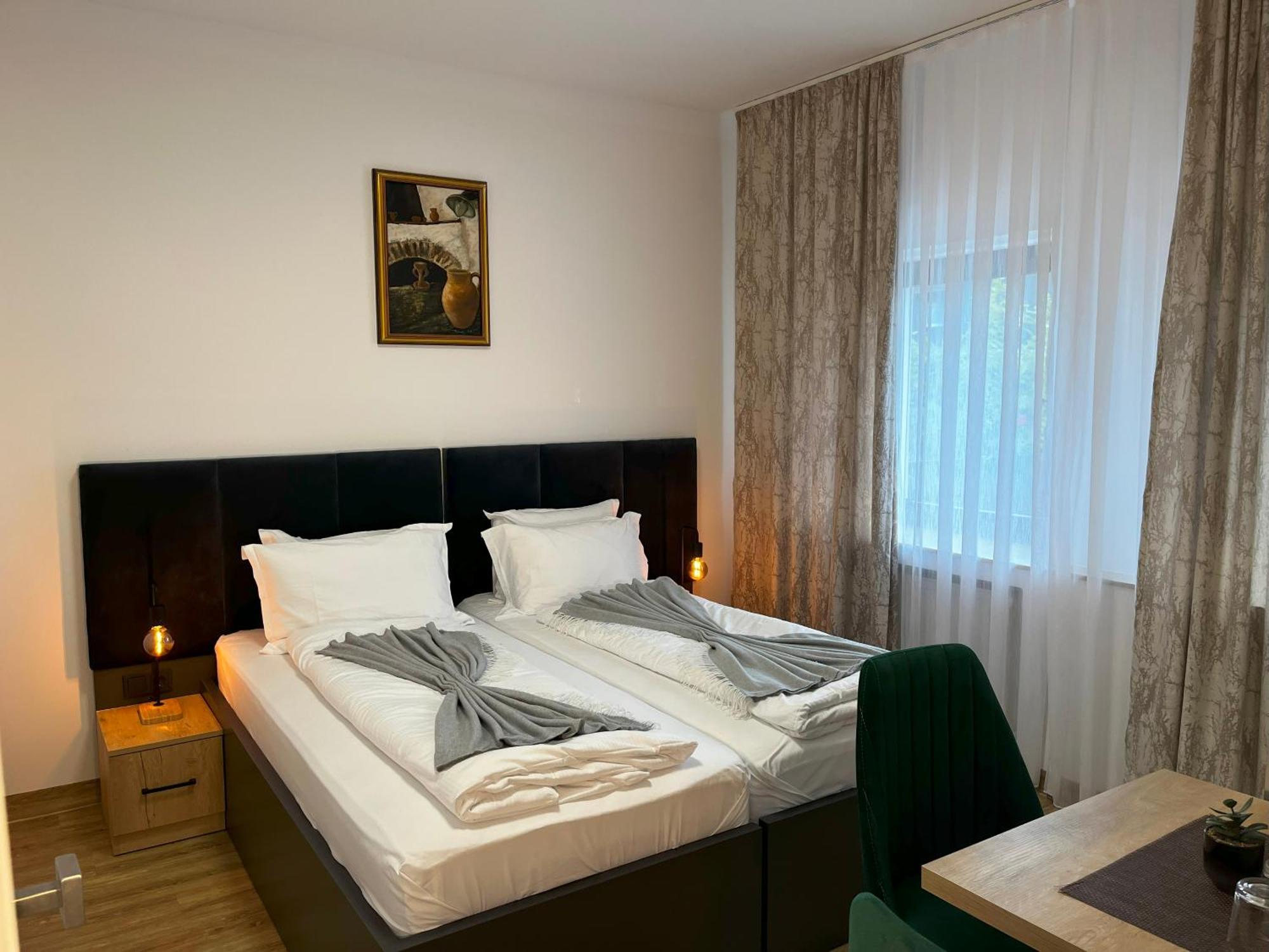 Haven Hotels - Hotel Dona แบร์กิชกลัดบัค ภายนอก รูปภาพ