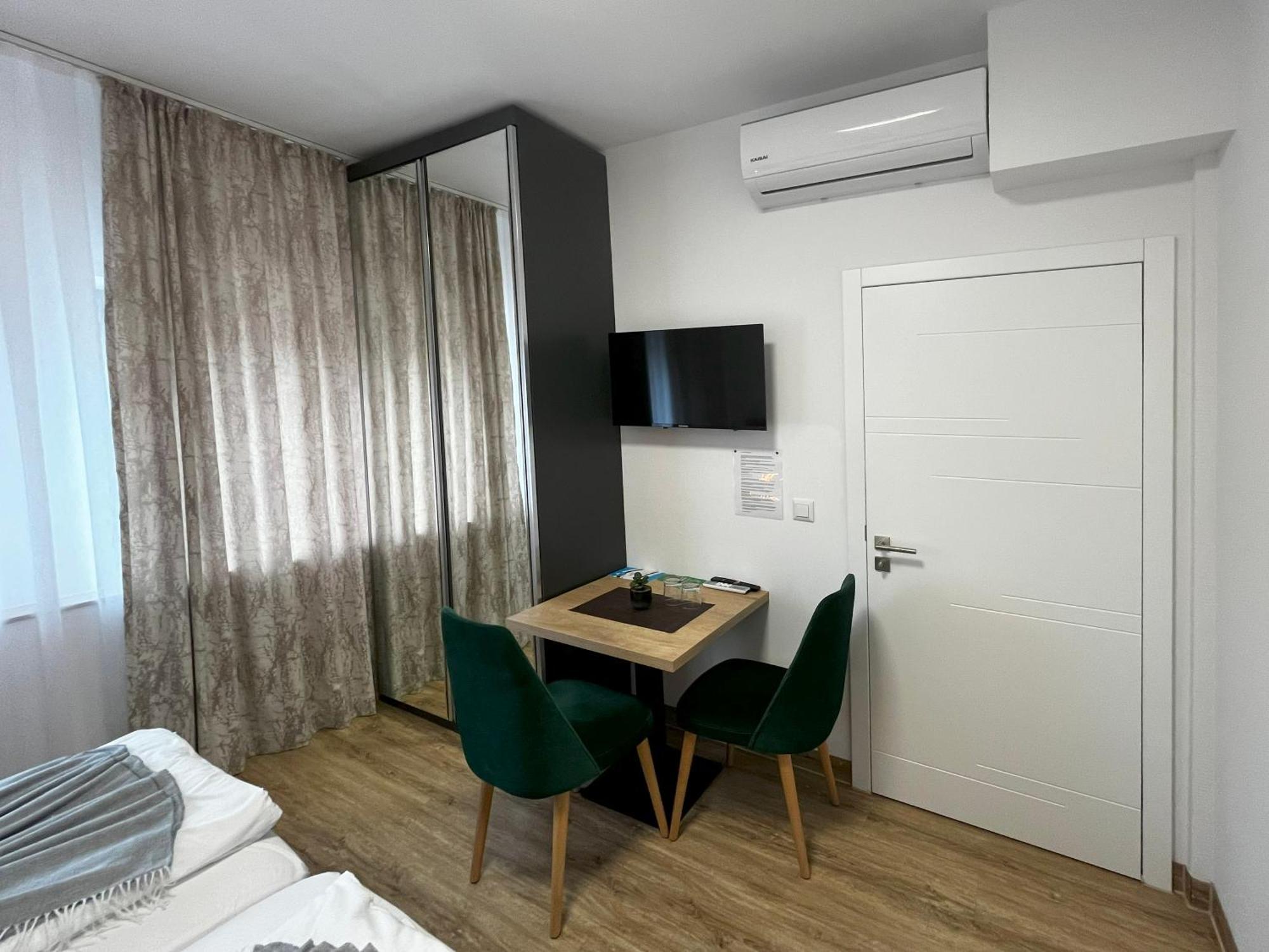Haven Hotels - Hotel Dona แบร์กิชกลัดบัค ภายนอก รูปภาพ