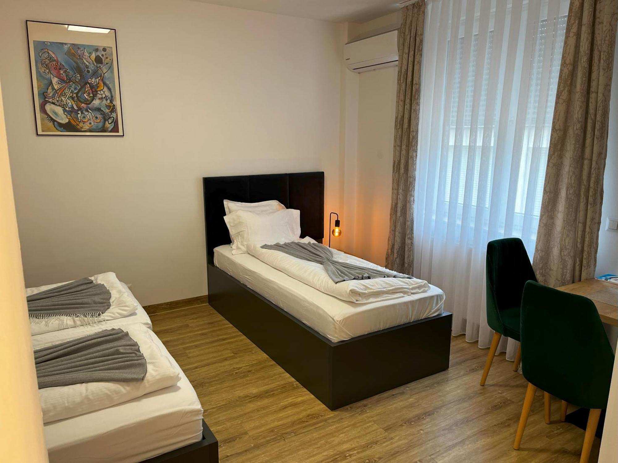 Haven Hotels - Hotel Dona แบร์กิชกลัดบัค ภายนอก รูปภาพ
