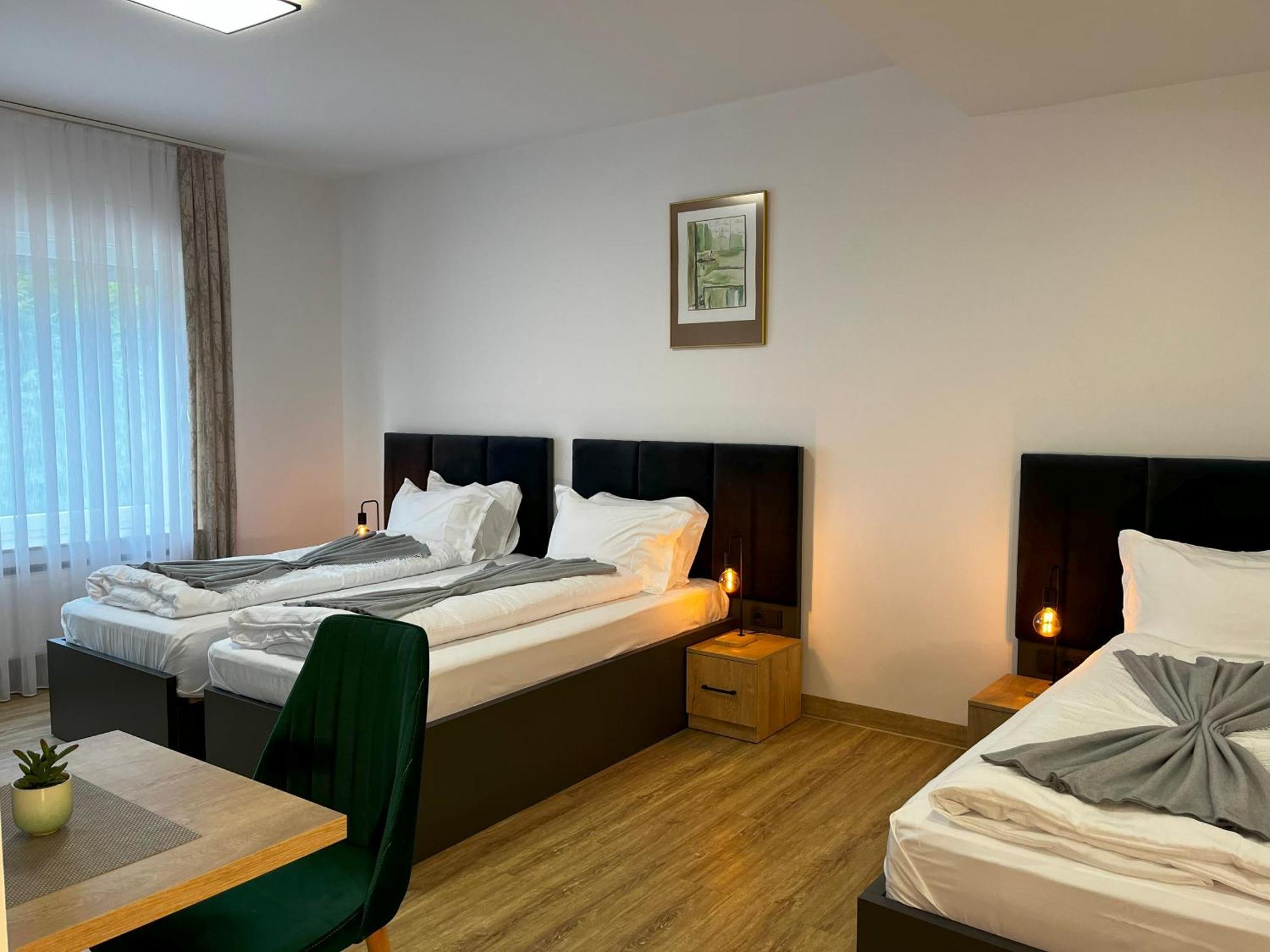 Haven Hotels - Hotel Dona แบร์กิชกลัดบัค ภายนอก รูปภาพ