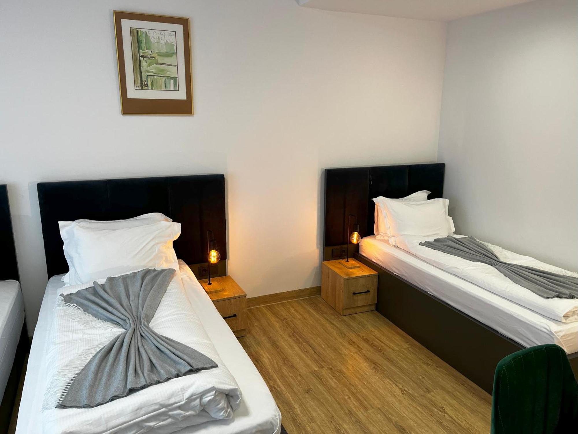 Haven Hotels - Hotel Dona แบร์กิชกลัดบัค ภายนอก รูปภาพ