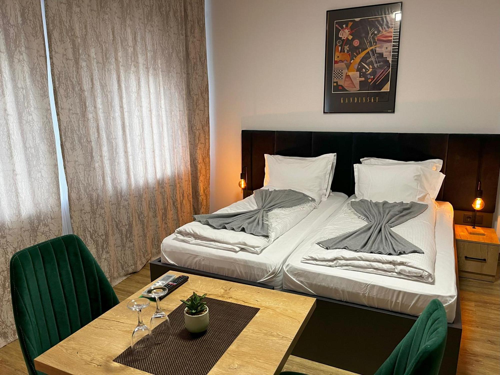 Haven Hotels - Hotel Dona แบร์กิชกลัดบัค ภายนอก รูปภาพ