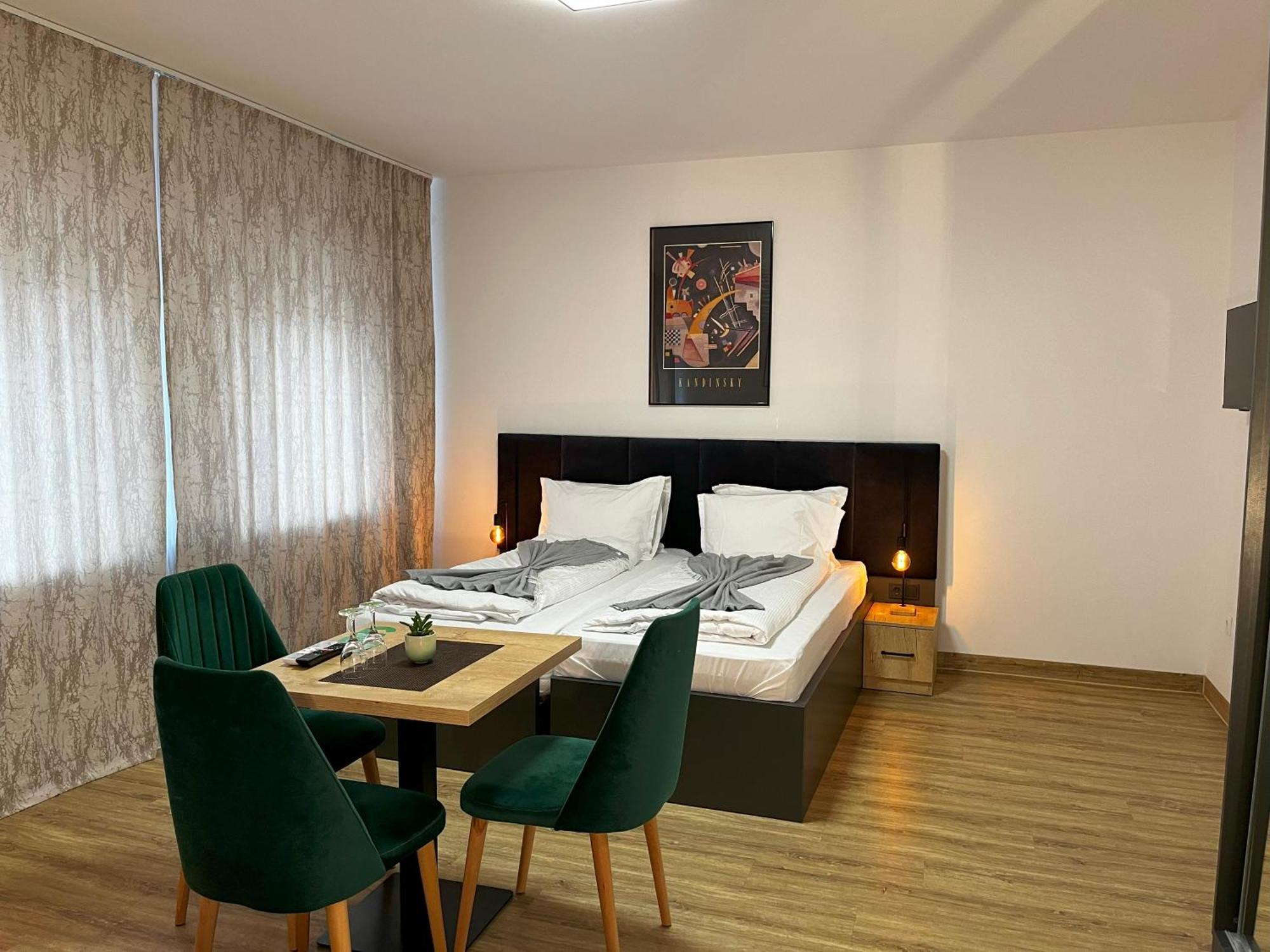 Haven Hotels - Hotel Dona แบร์กิชกลัดบัค ภายนอก รูปภาพ
