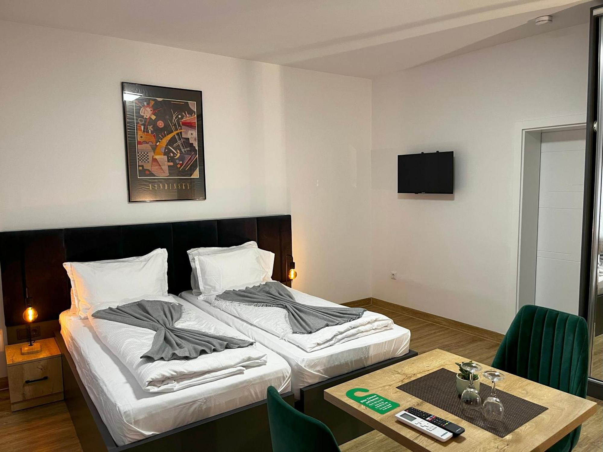 Haven Hotels - Hotel Dona แบร์กิชกลัดบัค ภายนอก รูปภาพ