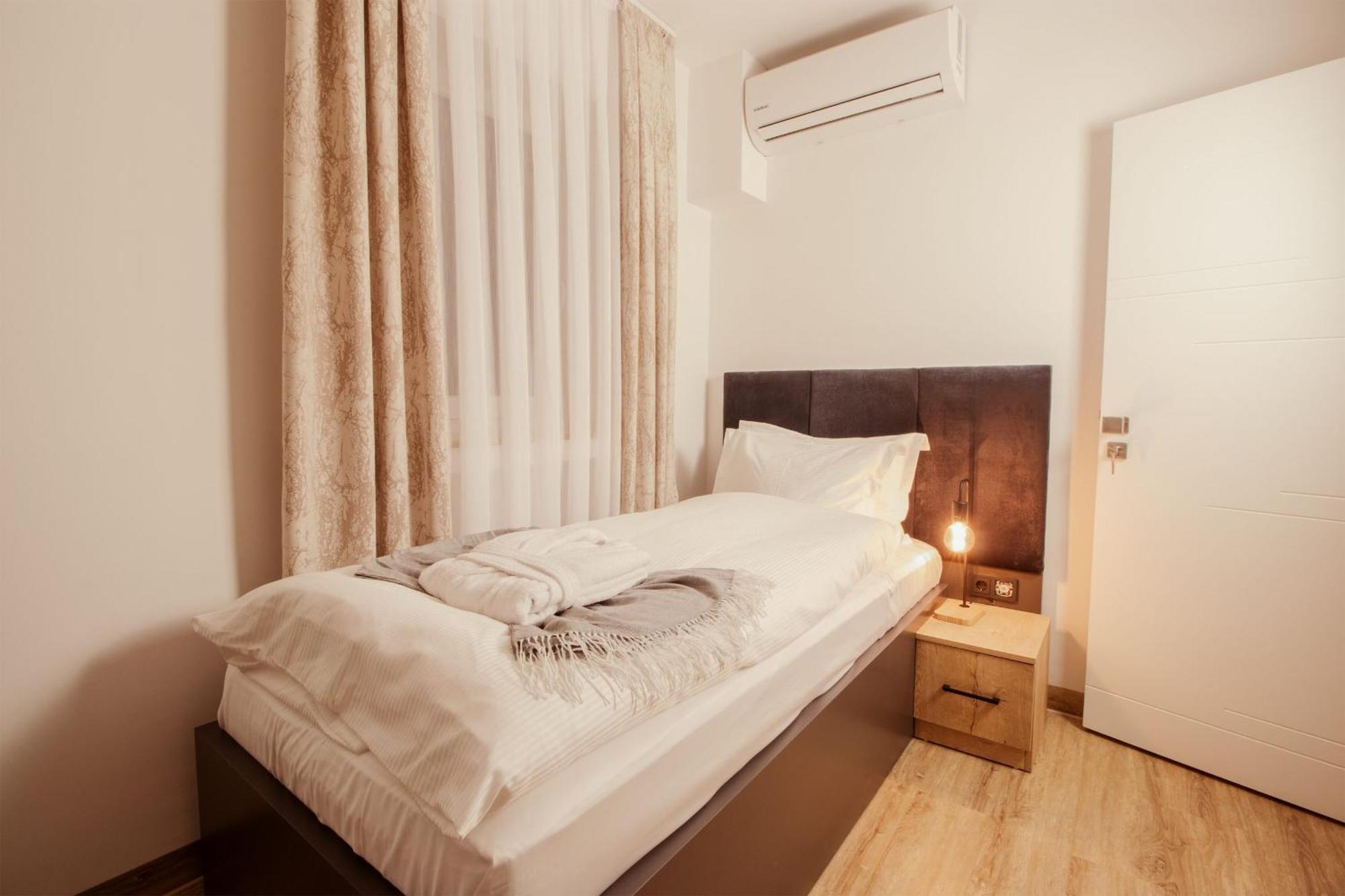 Haven Hotels - Hotel Dona แบร์กิชกลัดบัค ภายนอก รูปภาพ